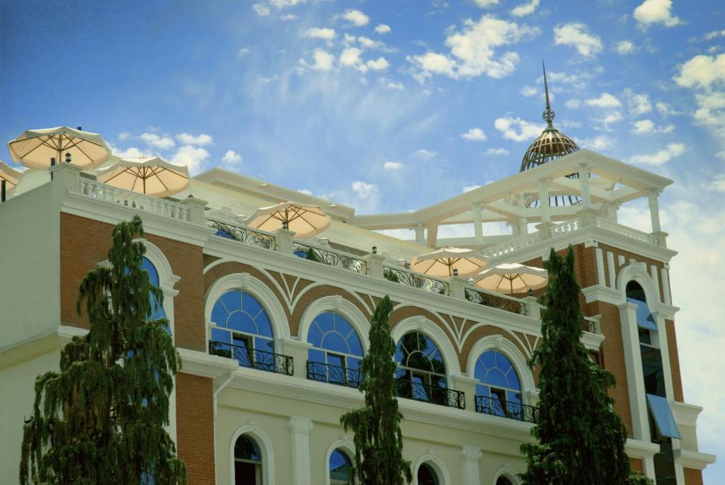 巴图米世界宫殿酒店 巴统 外观 照片